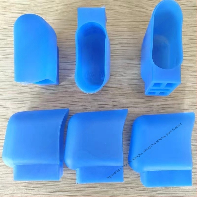 Navlake za noge učeničkog stola - debeli plast, ovalni oblik, otporne na habanje, moderan jednostavan stil (Materijal: Plastika; Oblik: Ovalni; Funkcija: Otporan na habanje; Stil: Moderan jednostavan)