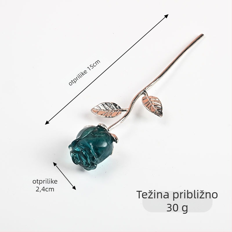 Kristalna ukras u obliku ruže – nerafinirani kamen, moderni minimalistički stil, prirodni kristal