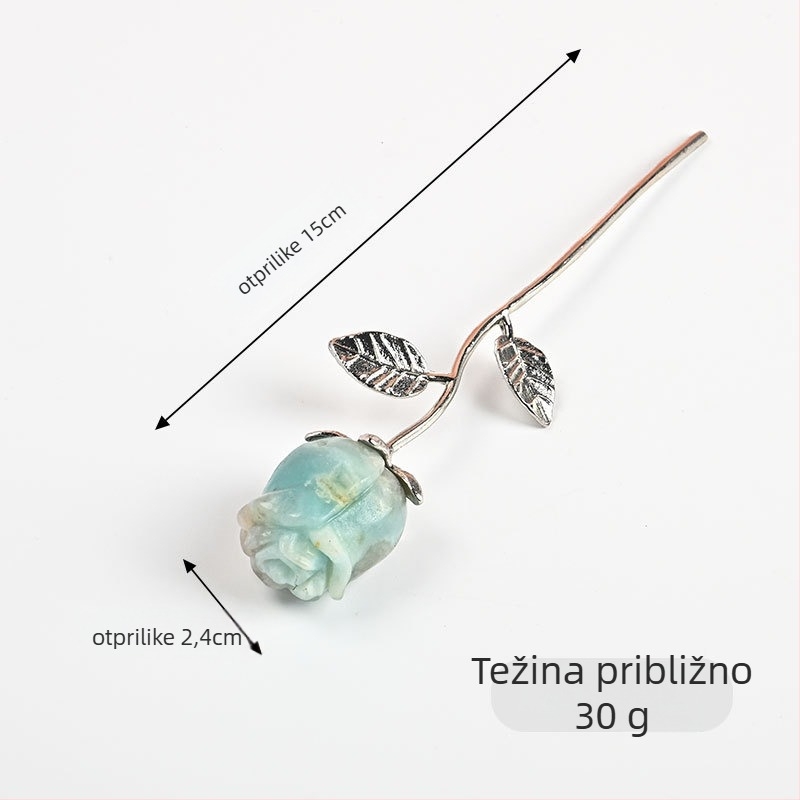 Kristalna ukras u obliku ruže – nerafinirani kamen, moderni minimalistički stil, prirodni kristal