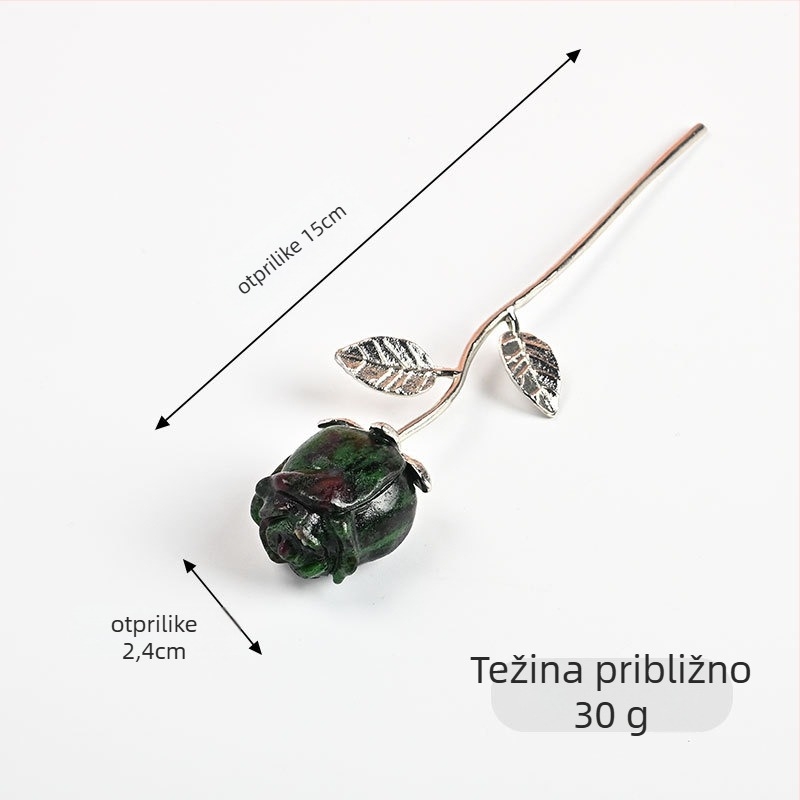 Kristalna ukras u obliku ruže – nerafinirani kamen, moderni minimalistički stil, prirodni kristal