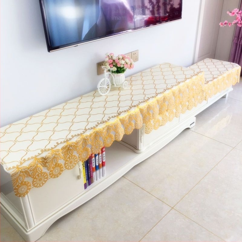 Obrus, vodootporan i otporan na masnoću, pravokutnog oblika, moderan minimalistički stil, uzorci: srce, geometrijski i biljni