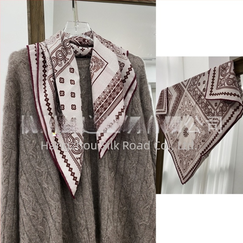 Elegantan jacquard šal kvadratnog oblika od svile i vune, dvostrani otisak, ženski karirani uzorak.