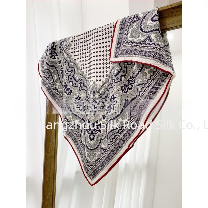 Elegantan jacquard šal kvadratnog oblika od svile i vune, dvostrani otisak, ženski karirani uzorak.
