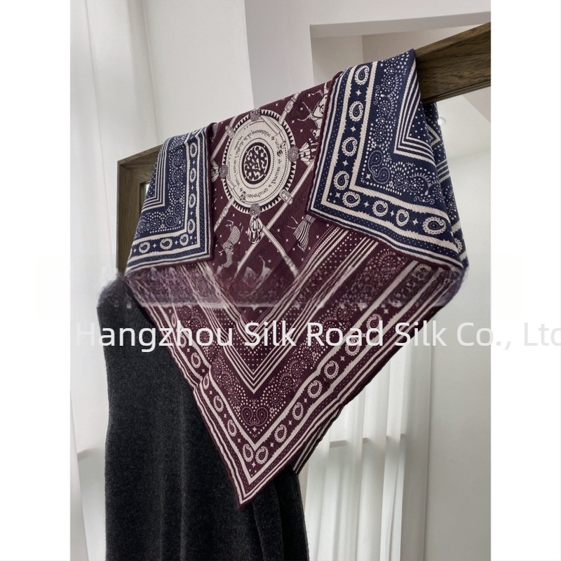Elegantan jacquard šal kvadratnog oblika od svile i vune, dvostrani otisak, ženski karirani uzorak.
