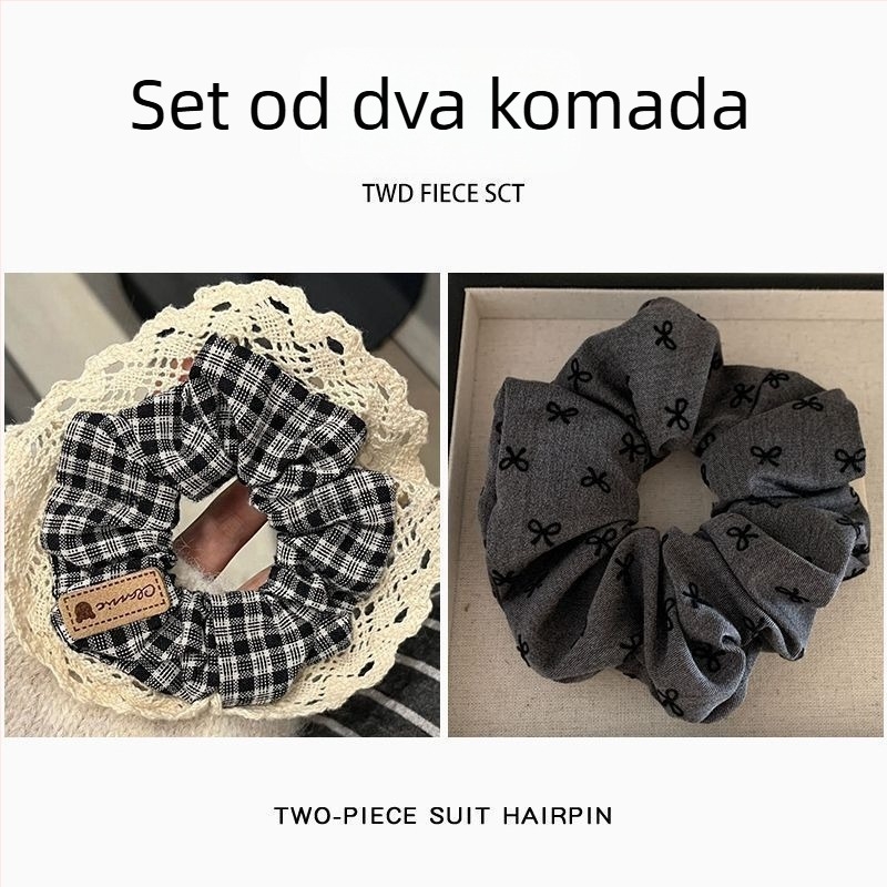 Scrunchie za kosu s cvjetnim corduroy uzorkom za rep ili punđu – djeca, vintage, proljeće 2025