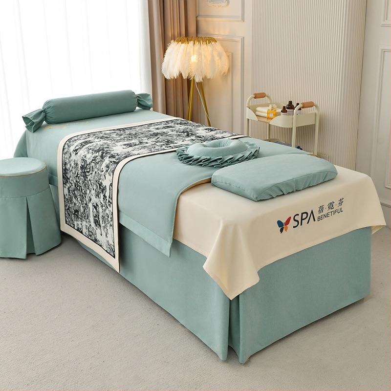 Prekrivka za krevet, set od četiri dijela, mješavina poliestera i pamuka, vez i satenska tkanina, reaktivno tiskanje i bojenje