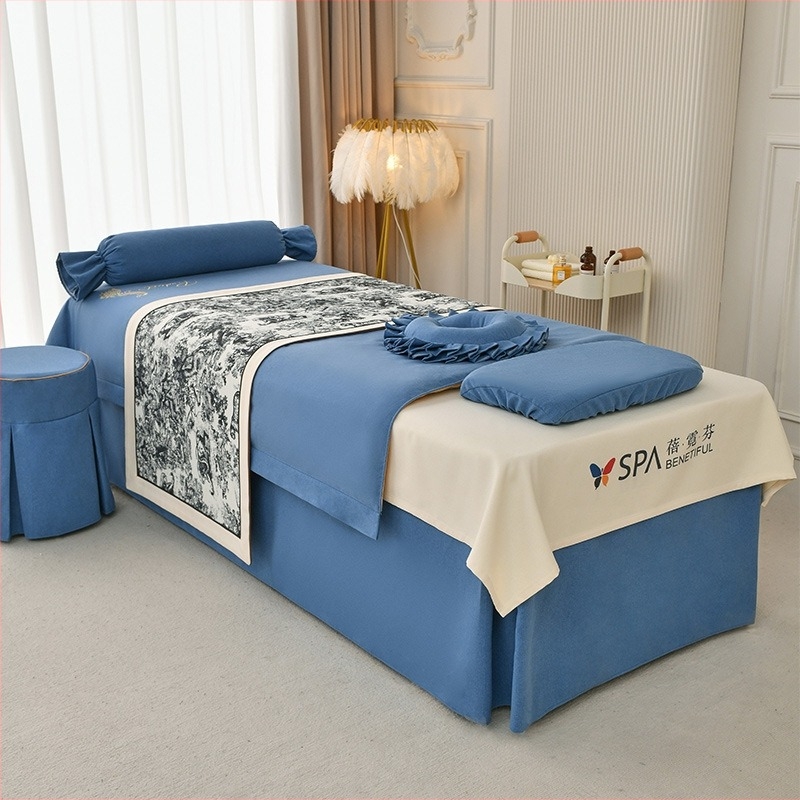 Prekrivka za krevet, set od četiri dijela, mješavina poliestera i pamuka, vez i satenska tkanina, reaktivno tiskanje i bojenje