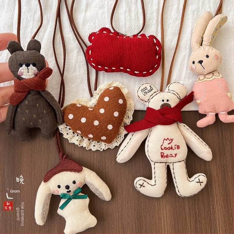 Dječja ogrlica s 3D zeko karikaturom i malim privjeskom jabuke, platneni privjesak, produženi lanac 11 cm+, za uzrast 3–10 godina