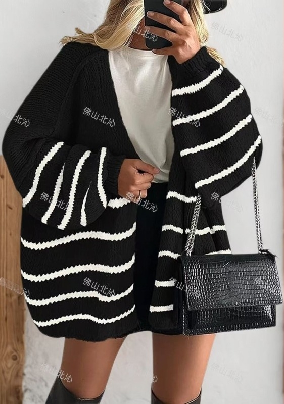 Cardigan od Phoenix velvet, pleteni, V-izrez, 90–95% akrila, yarn-dyed, dugi rukavi, srednja duljina, široka silueta, street style