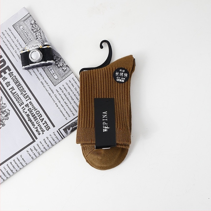 Muške čarape od pamuka, srednje dužine, protiv klizanja, upijaju znoj i smanjuju miris (90–95% pamuk; srednja visina noge; dvostruka pletena konstrukcija)