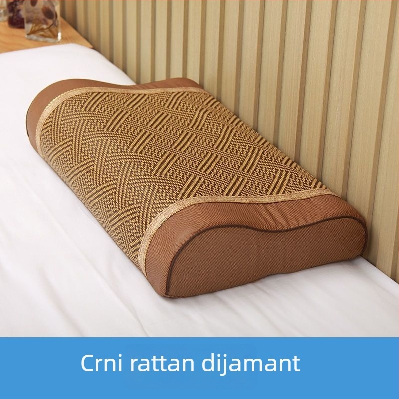 Pamukasta jastučnica, tkanina ravne pletene (plain weave), reaktivno bojanje, moderan minimalistički stil.