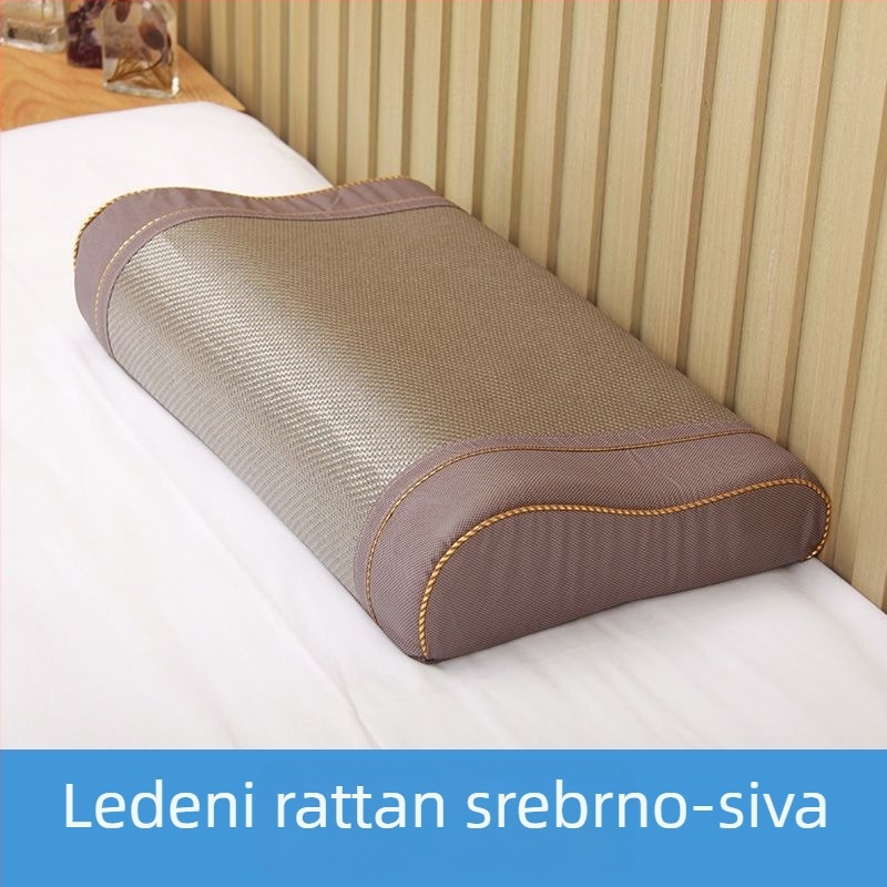 Pamukasta jastučnica, tkanina ravne pletene (plain weave), reaktivno bojanje, moderan minimalistički stil.