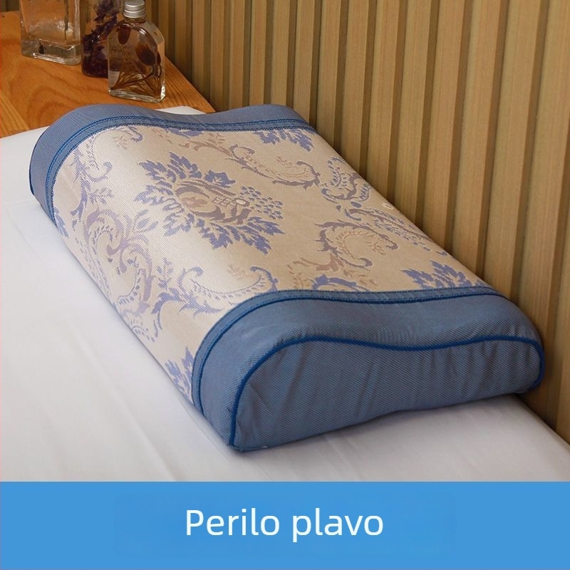 Pamukasta jastučnica, tkanina ravne pletene (plain weave), reaktivno bojanje, moderan minimalistički stil.