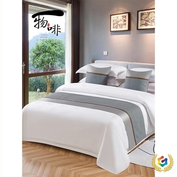 Hotelski dekorativni set posteljine — moderan minimalistički dizajn, jednobojni uzorak; Materijal: Drugi; Uzorak: Jednobojan; Stil: Drugi; Pozicioniranje stila: Hotel