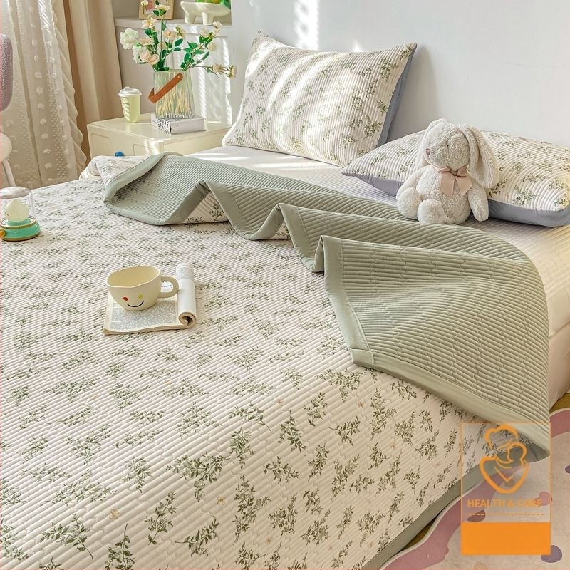 Tročlani set prekrivača za krevet, kviliran protuklizni, prugasti uzorak, poliester vlakno, reaktivno bojanje, obostrano