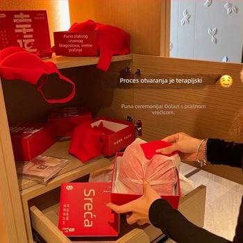 Crveni svadbeni set donjeg rublja za mladenku, bešavni grudnjak s punim košaricama, čipkaste naramenice i stražnje kopče, u poklon kutiji