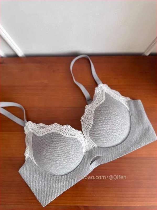 Sutien s mekim pamukom, 3 cm debeli oblikovani košarice za male grudi, push-up učinak, bez žica, čipka bez šavova