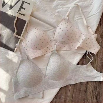 Grudnjak s 3/4 šalice, tanke oblikovane čašice, najlonski materijal s Spandex podstavom, stražnje četiri reda kuka, fiksne naramenice, prozračan i udoban
