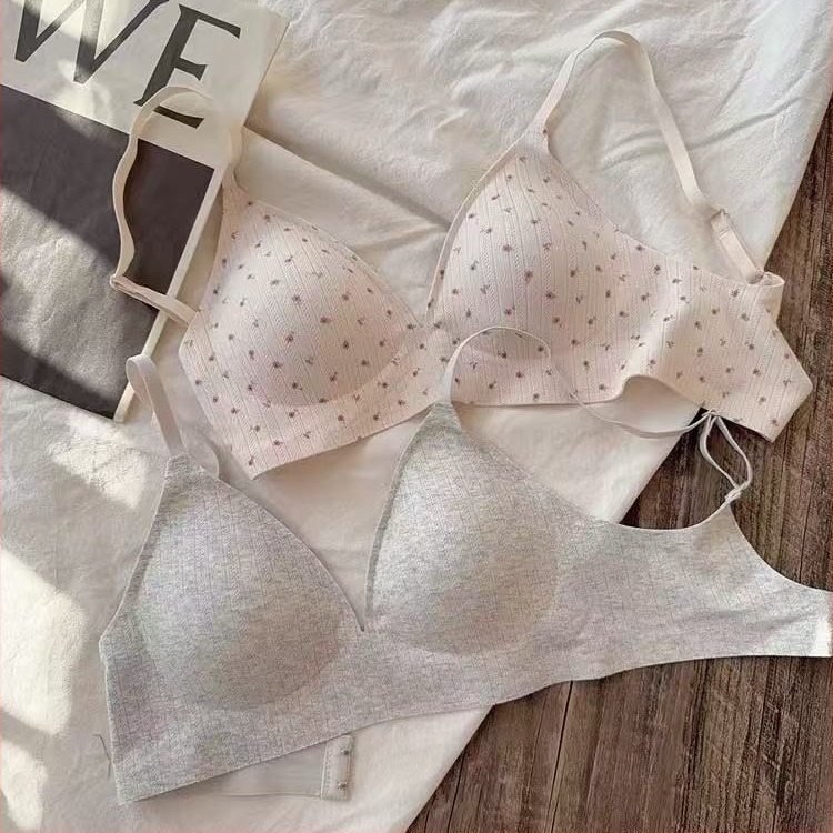 Grudnjak s 3/4 šalice, tanke oblikovane čašice, najlonski materijal s Spandex podstavom, stražnje četiri reda kuka, fiksne naramenice, prozračan i udoban