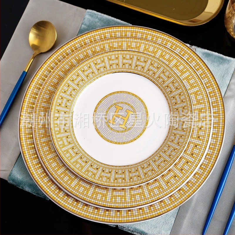 Porcelanski okrugli set posuđa – ručno oslikana površina, lagani luksuzni retro stil