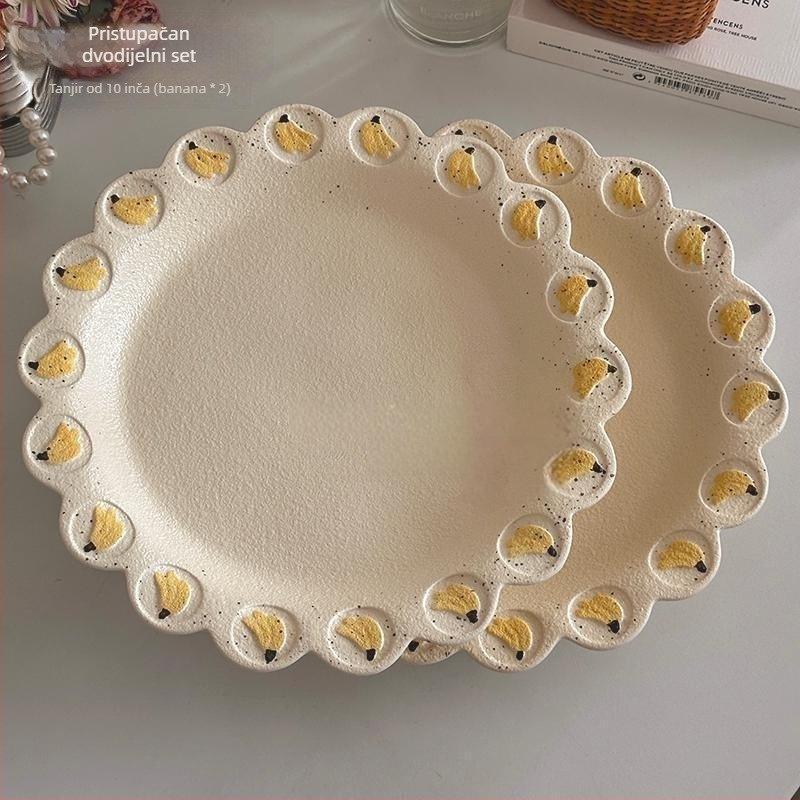 Ploški keramički tanjur s čipkastim rubom, crtani motiv, sladak stil, premaz glazurom