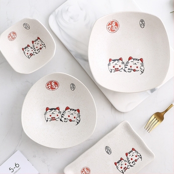 Deset ručno oslikanih japanskih keramičkih posuđa s motivom Maneki-Neko, okrugli tanjuri i zdjele, keramika, ručno oslikana površina, otporno na mikrovalnu