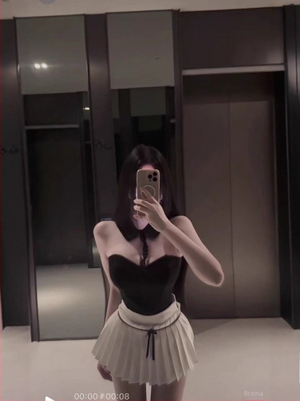 Tube top bez naramenica, mrežasta tkanina, uski kroj, ultra kratka duljina