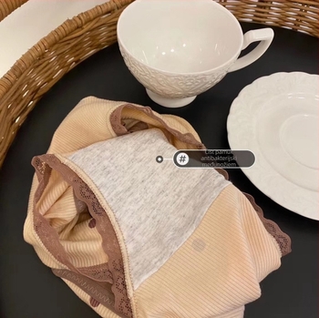 Ženske bezšivne gaćice sa srednjim pojasom i točkastim uzorkom, prozračne i antibakterijske