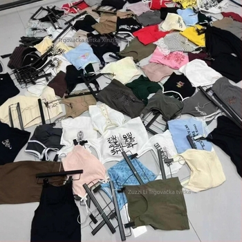 Slim-fit sling camisole s umetnutim grudnim jastučićima – kratka ljetna majica od pamuka s poliesterskom smjesom, ručno nacrtan uzorak, 70–80% pamuk