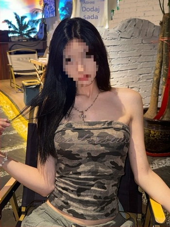 Top bez naramenja s kamuflažom i kristalima – Slim Fit ljetni ženski top Milk Silk