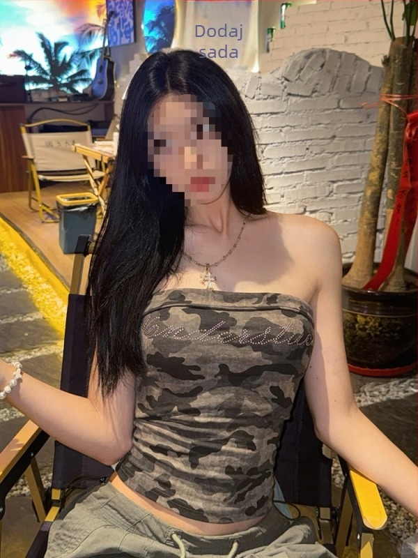 Top bez naramenja s kamuflažom i kristalima – Slim Fit ljetni ženski top Milk Silk