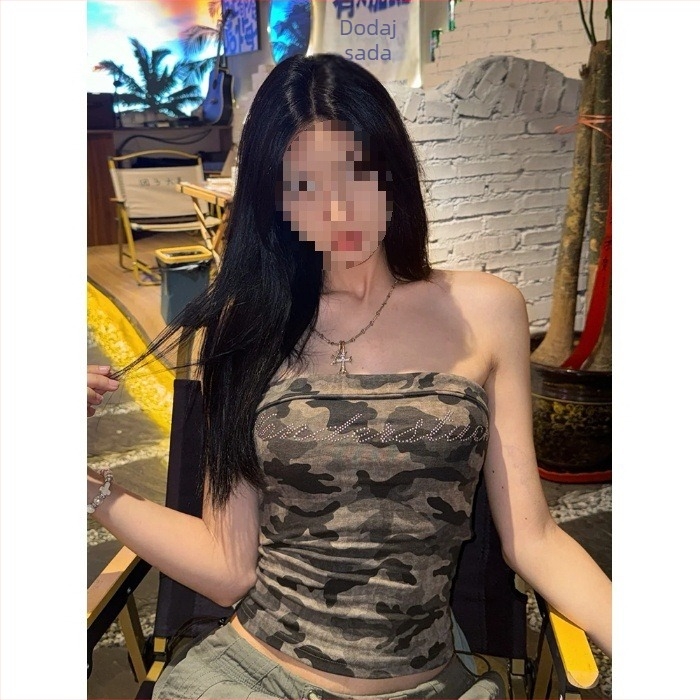 Top bez naramenja s kamuflažom i kristalima – Slim Fit ljetni ženski top Milk Silk