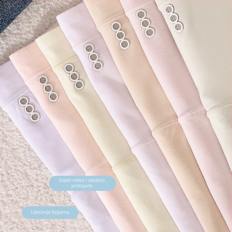 Ženske menstrualne gaćice sa srednjim strukom, mekani materijal, produženi preponasti dio, zaštita od curenja; glavni materijal: regenerirana celuloza 92%, podstava prepona 100% regenerirana celuloza
