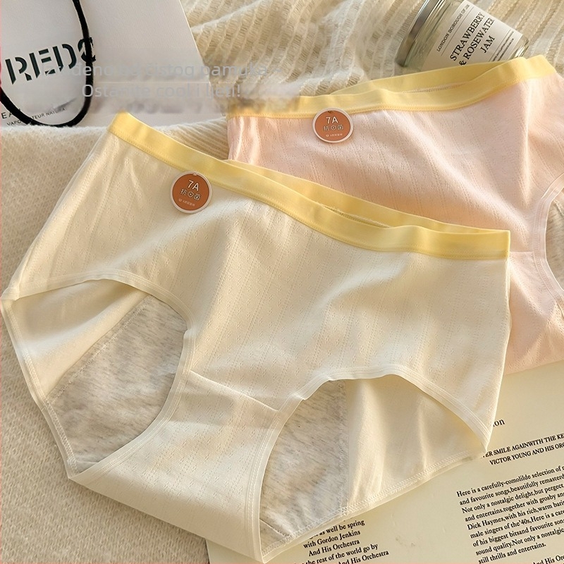 Ženske pamučne menstrualne gaćice sa srednjim porastom, jednobojne, vanjski materijal 95,7% pamuk, podstava u području prepona 100% pamuk, pleteni materijal.