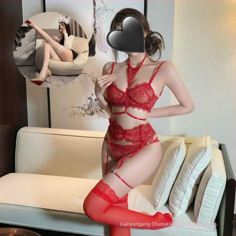 Troje djeli čipkasti set donjeg rublja s kostima na struku i push-up grudnjakom, uključuje podstrapu i bodi s remenčićima