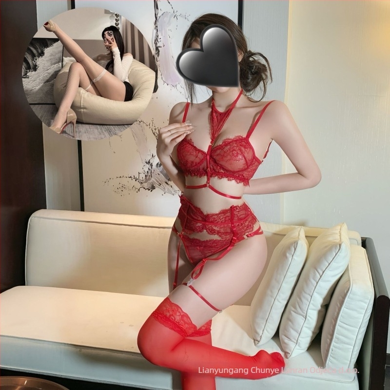 Troje djeli čipkasti set donjeg rublja s kostima na struku i push-up grudnjakom, uključuje podstrapu i bodi s remenčićima