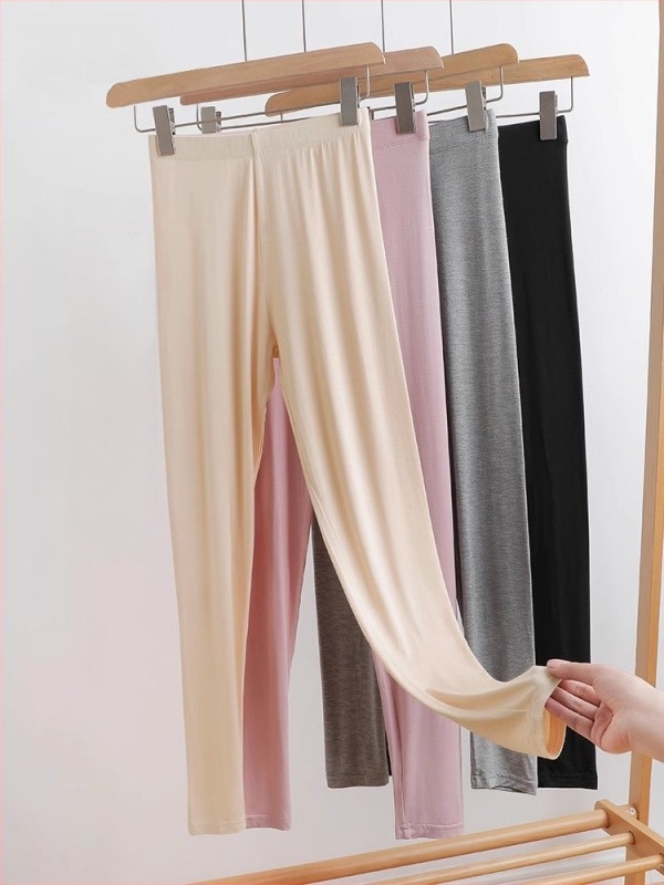 Ženske tople hlače s fleece podstavom, uski kroj u pencil stilu, srednja debljina, 90–95% poliestera