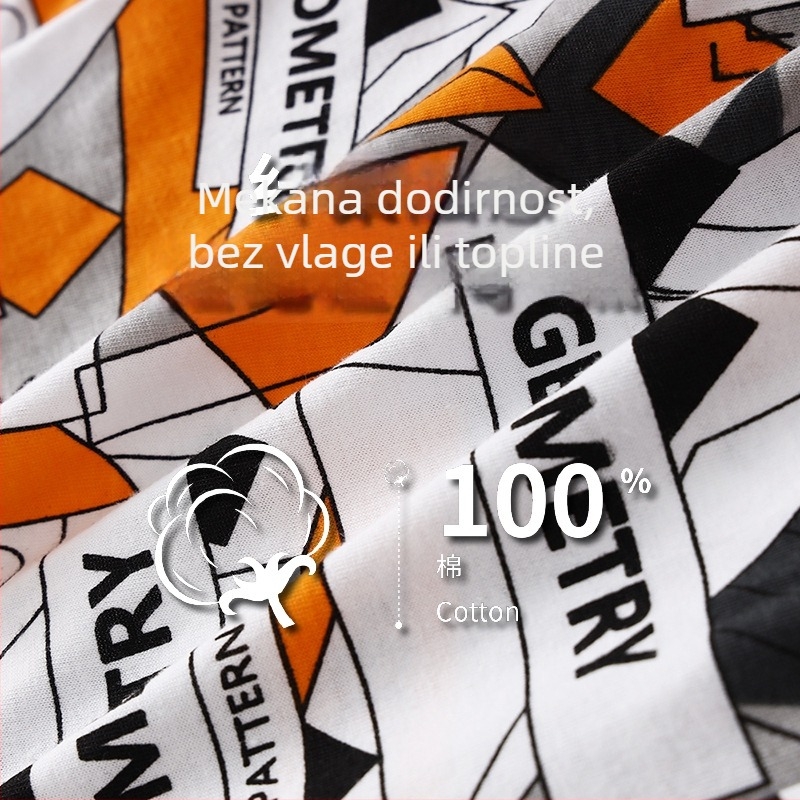 Muške pamučne bokserice, dišuće, srednje visoke talije, grafički print i blok boja, glavna tkanina 100% pamuk, podstava u preponama viskoza 80–90%.