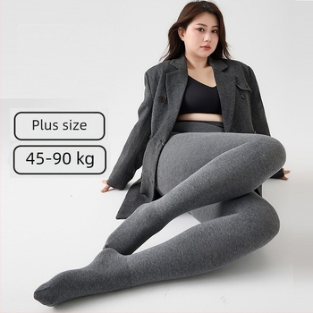 Ženske plus-size tajice s fleece podstavom i ribastim uzorkom, sive boje