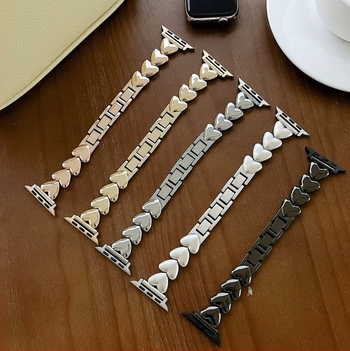 Metalni remen za Apple iWatch s motivom srca — kompatibilan s Apple iWatch, širina 20 mm, kopča na gumb, težina 40 g, izlazi 2024.