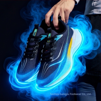 Tenisice za trčanje s Flyknit gornjim dijelom, PU uložak, vezanje, visina pete 3-5 cm