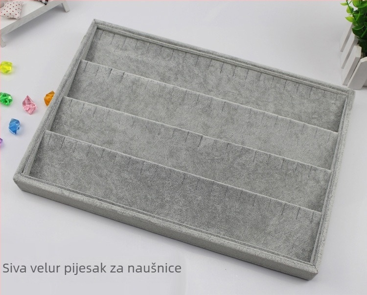 Pladanj za nakit – organizator za prstenje, ogrlice, narukvice i naušnice; površina od flanele, jednostavan stil, čvrsta konstrukcija