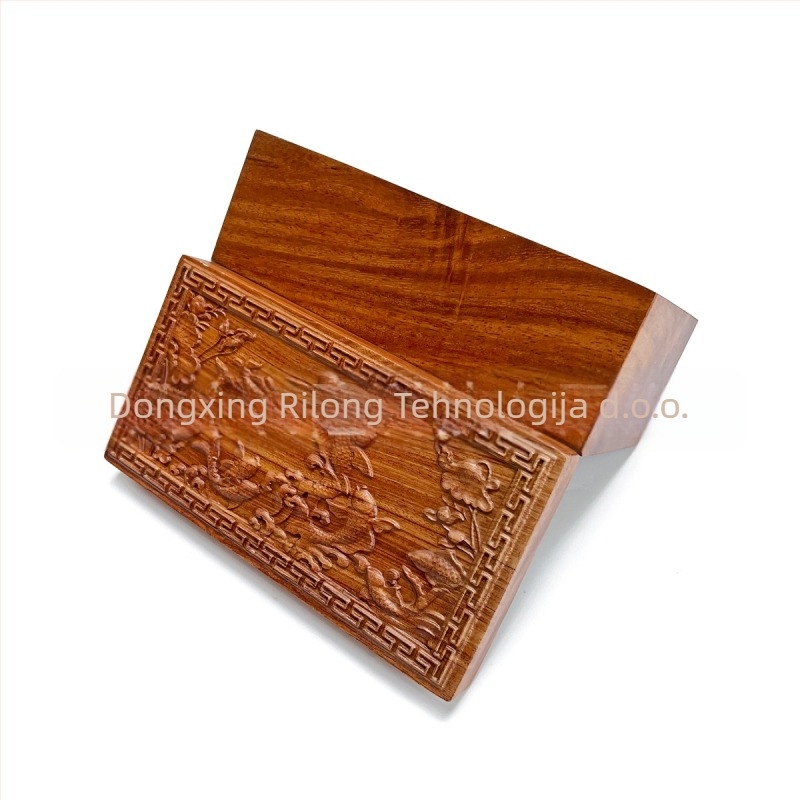 Drvena kutija za nakit s prostorom za ogrlice