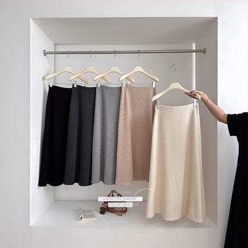 Duga suknja s A-linijom, od pamukove smjese s elastanom, zimska sezona 2025