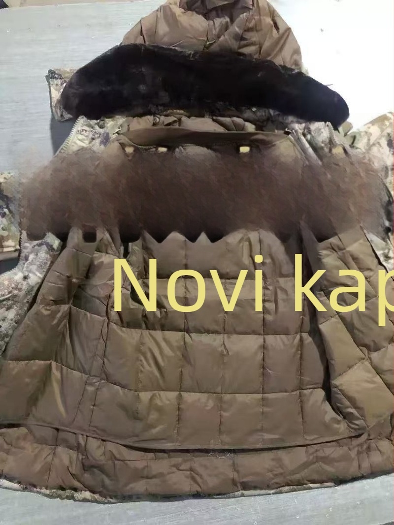 Muški kamuflažni kaput od pamukasto-sintetičke smjese, vodootporan, otporan na vjetar, topao, za zimu i jesen.