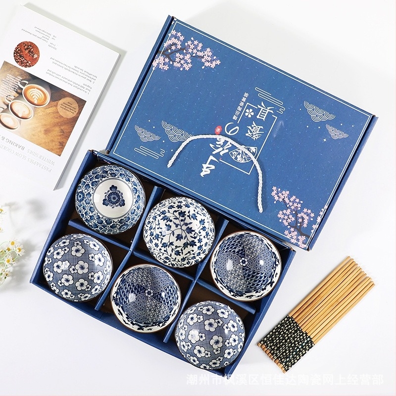 Set plavobijelih porculanskih zdjelica i štapića u japanskom stilu, darovni paket u kutiji