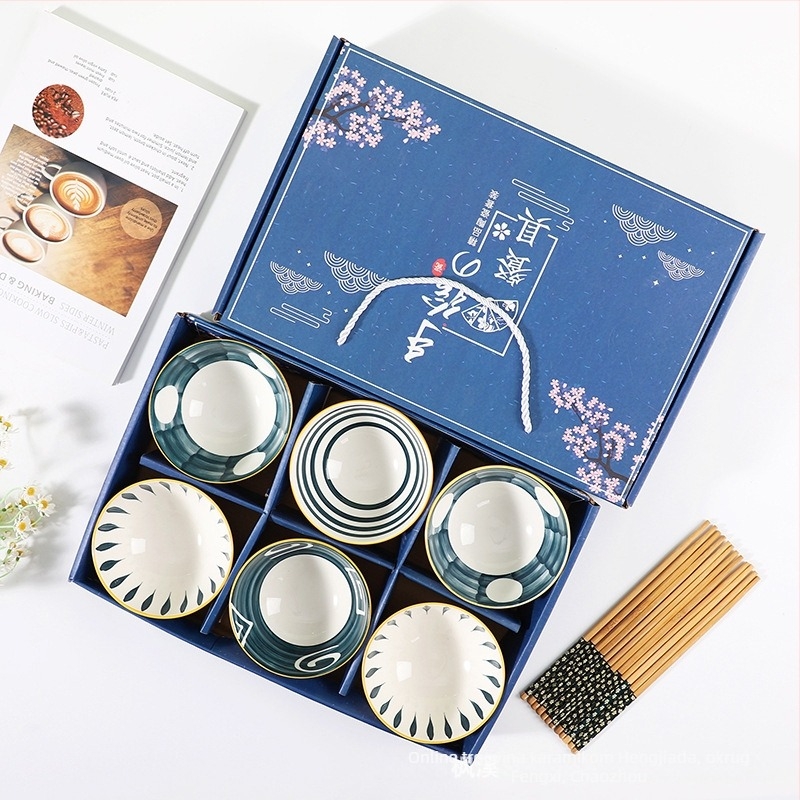 Set plavobijelih porculanskih zdjelica i štapića u japanskom stilu, darovni paket u kutiji