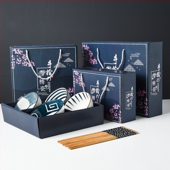 Porcelanski set u japanskom stilu: zdjele i štapići, ručno oslikani plavo-bijeli dizajn, uzorak ispod glaze, ispis logotipa, mogućnost prilagodbe, mikrovalna sigurno, kutija u boji
