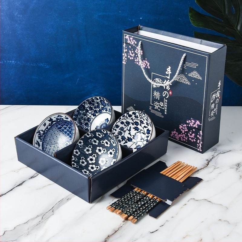 Porcelanski set u japanskom stilu: zdjele i štapići, ručno oslikani plavo-bijeli dizajn, uzorak ispod glaze, ispis logotipa, mogućnost prilagodbe, mikrovalna sigurno, kutija u boji