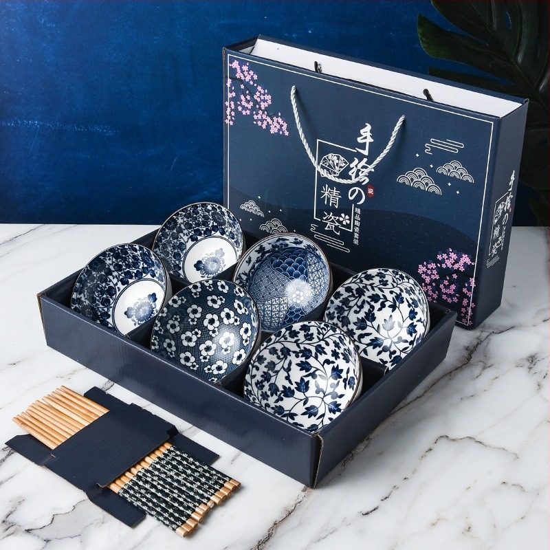 Porcelanski set u japanskom stilu: zdjele i štapići, ručno oslikani plavo-bijeli dizajn, uzorak ispod glaze, ispis logotipa, mogućnost prilagodbe, mikrovalna sigurno, kutija u boji